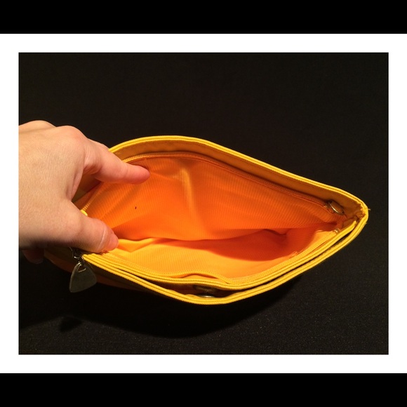 *VTG* Mustard Yellow Purse/Clutch w/Bow Detail! - Picture 4 of 6